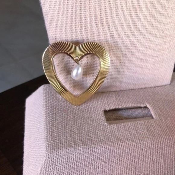 Vintage Jewelry - Vintage Heart Shape Brooch